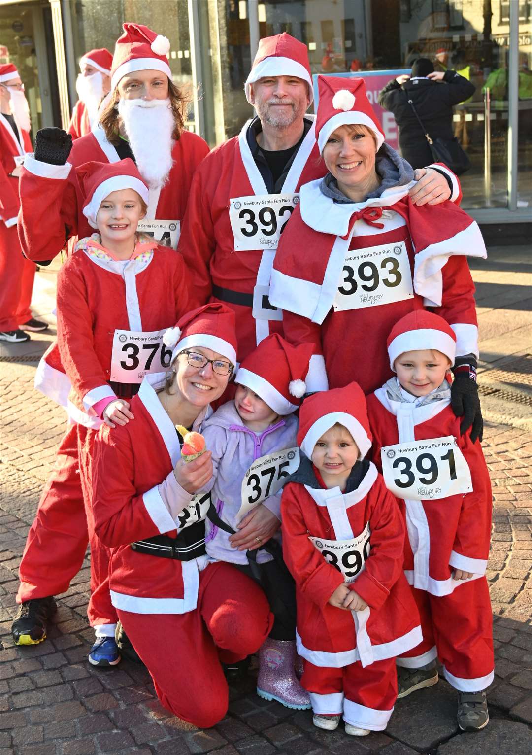 Newbury Santa Run pic chris forsey 28/11/21.Ref:48-1821. (53386186)