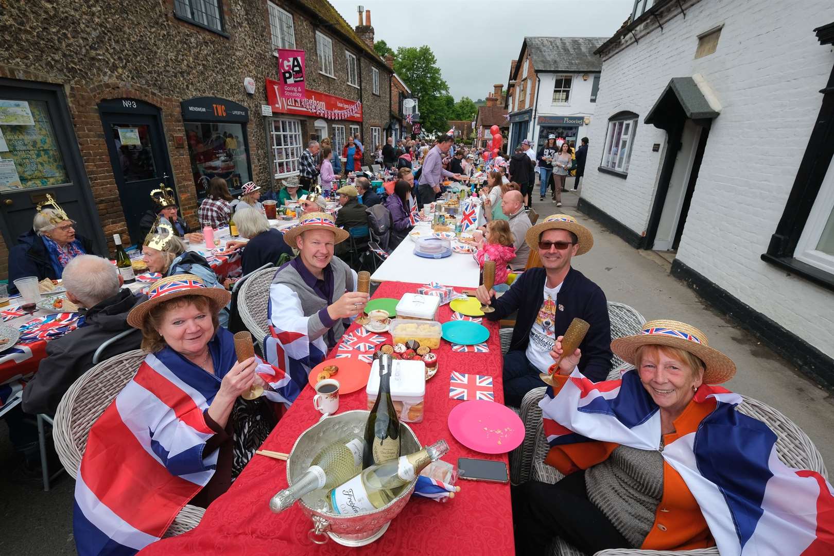 Streatley and Goring Street Party. (57101156)