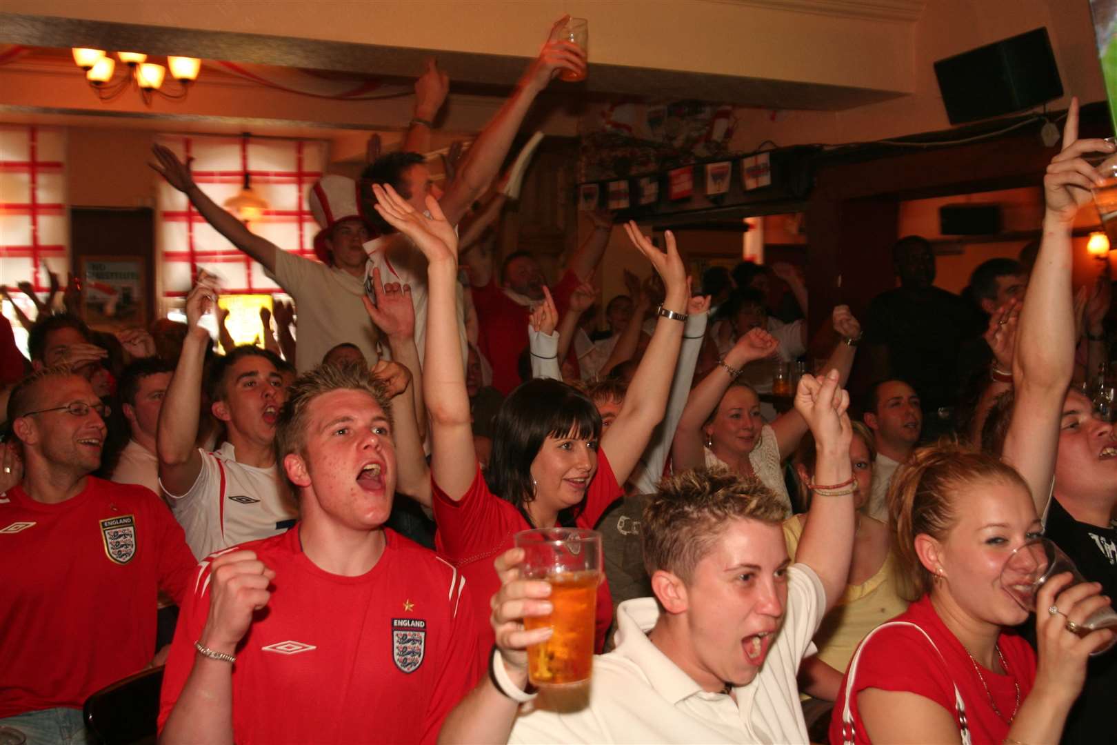 Win for England at the Berkshire Tavern in the World Cup 2006