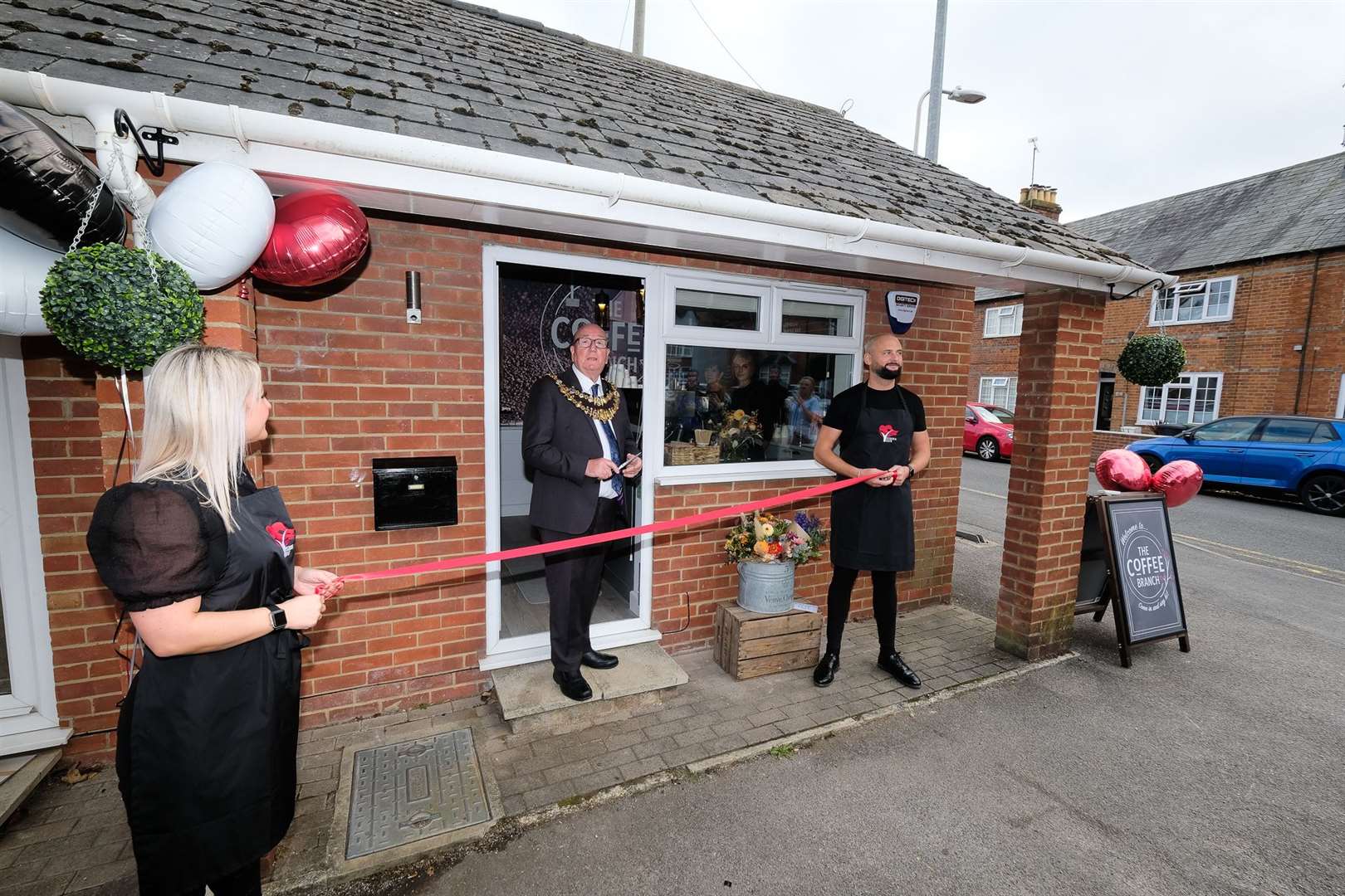 The Coffee Branch is now open on Queen's Road. Ref: 44-0221. (52732211)