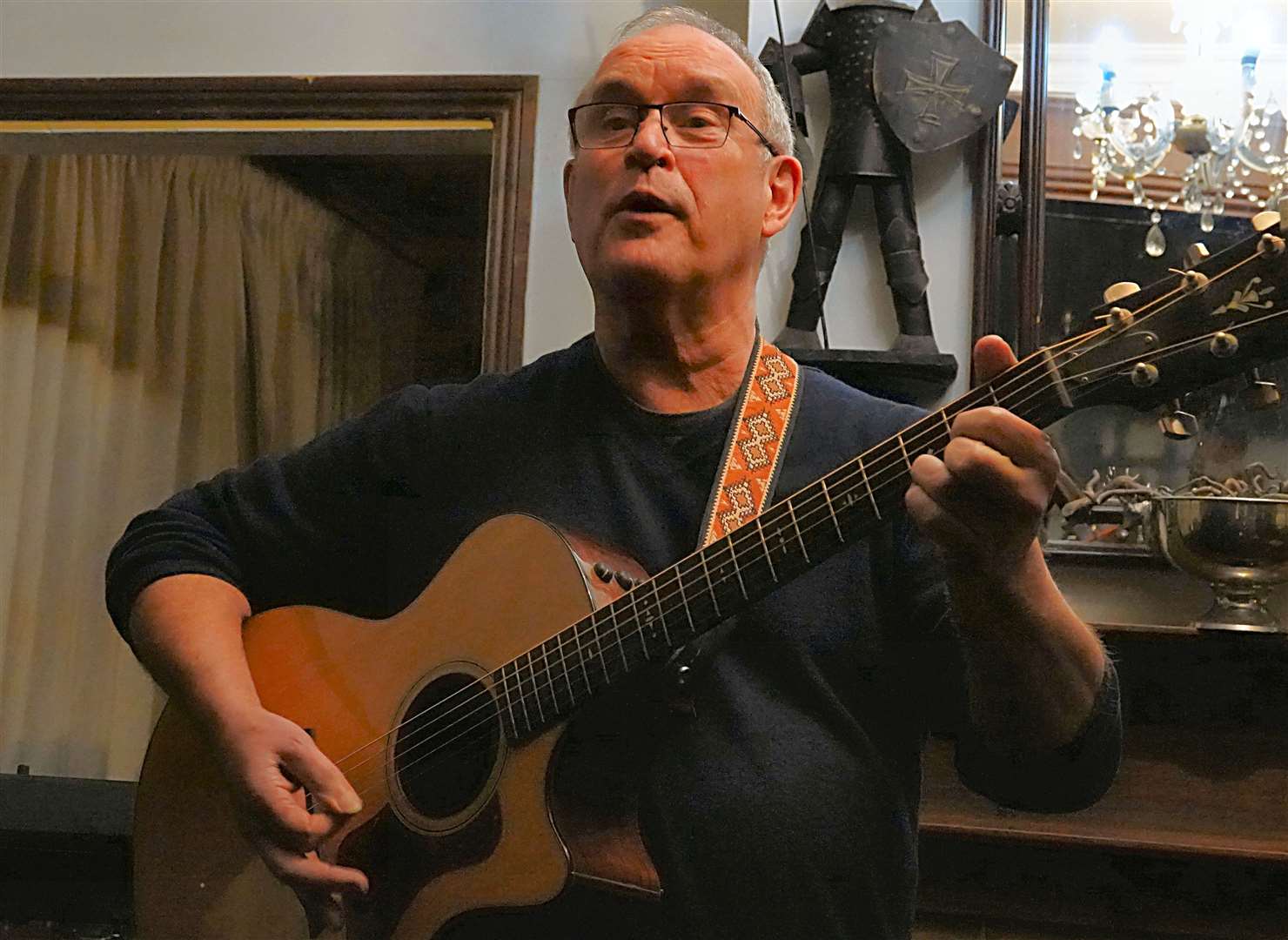 Andy Lavery on acoustic guitar, Shipinnarts Pic: Brian Harrington