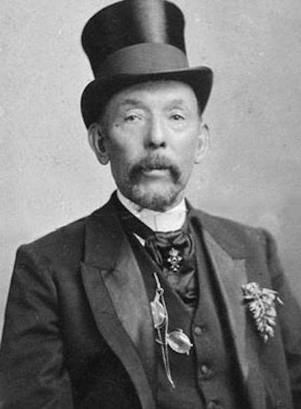 ‘Lord’ George SangerImages (except book cover and lions ) courtesy of the National Fairground and Circus Archive, University of Sheffield Library