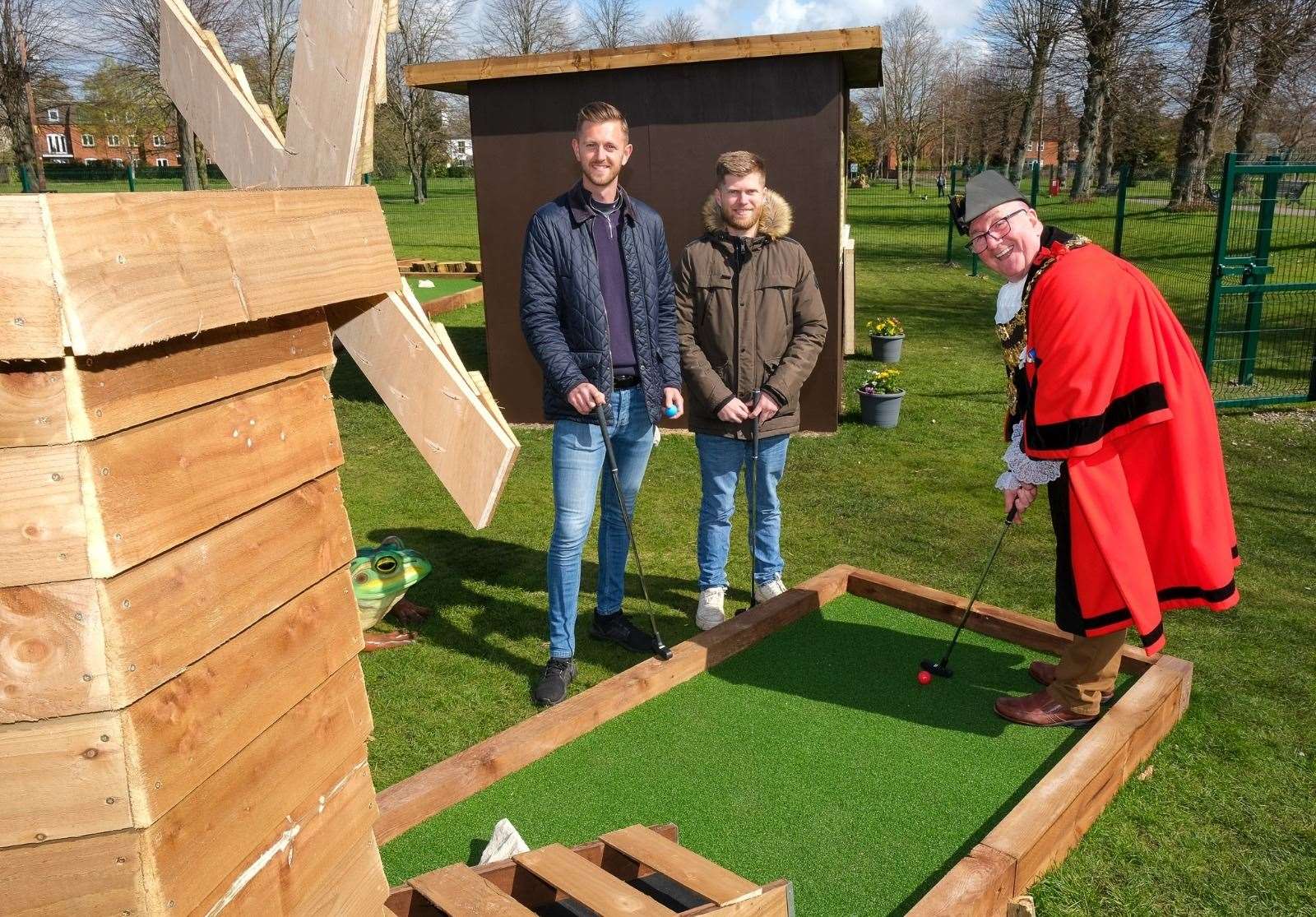 Mayor of Newbury Billy Drummond testing out the first hole with Newbury Adventure Golf directors Jack Robinson (left) and Christopher Aubrey