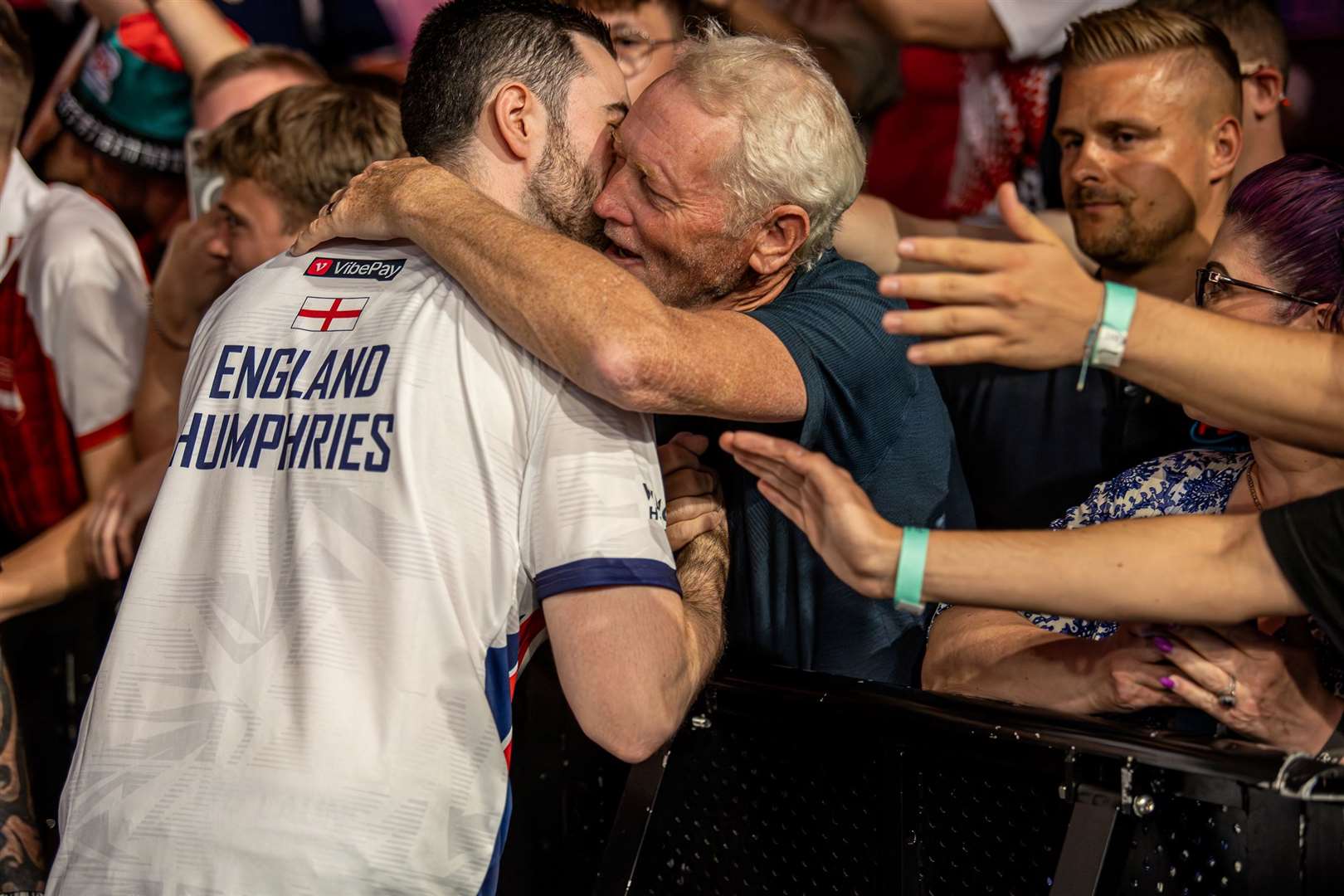 Luke Humphries at the BetVictor World Cup of Darts 2024 - Photo: Jonas Hunold/PDC Europe