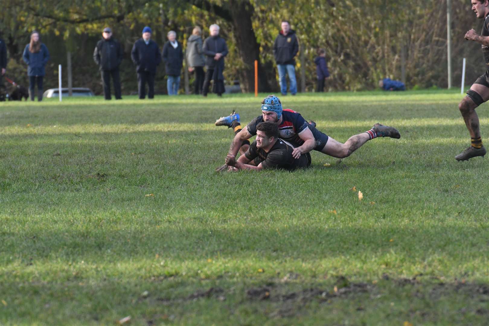 Newbury hooker Harry Waye-Branch flies into a tackle