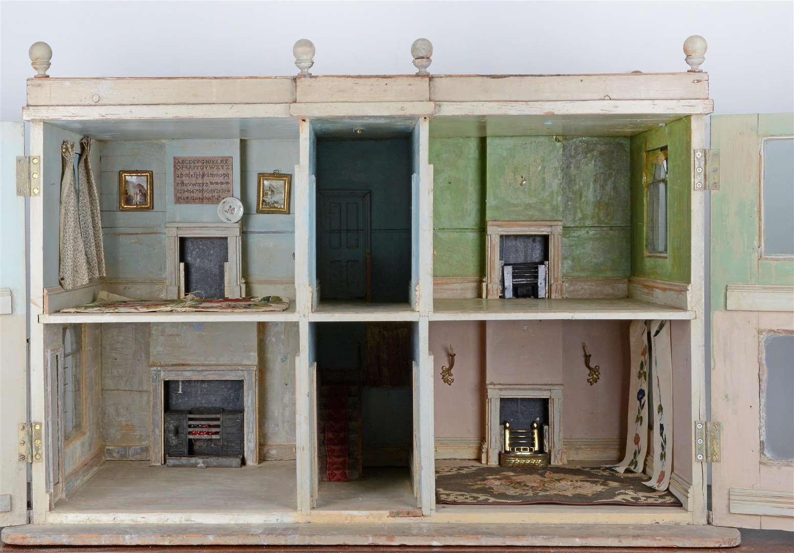 Dower House interior estimate £10,000-15,000 sold for £12,400
