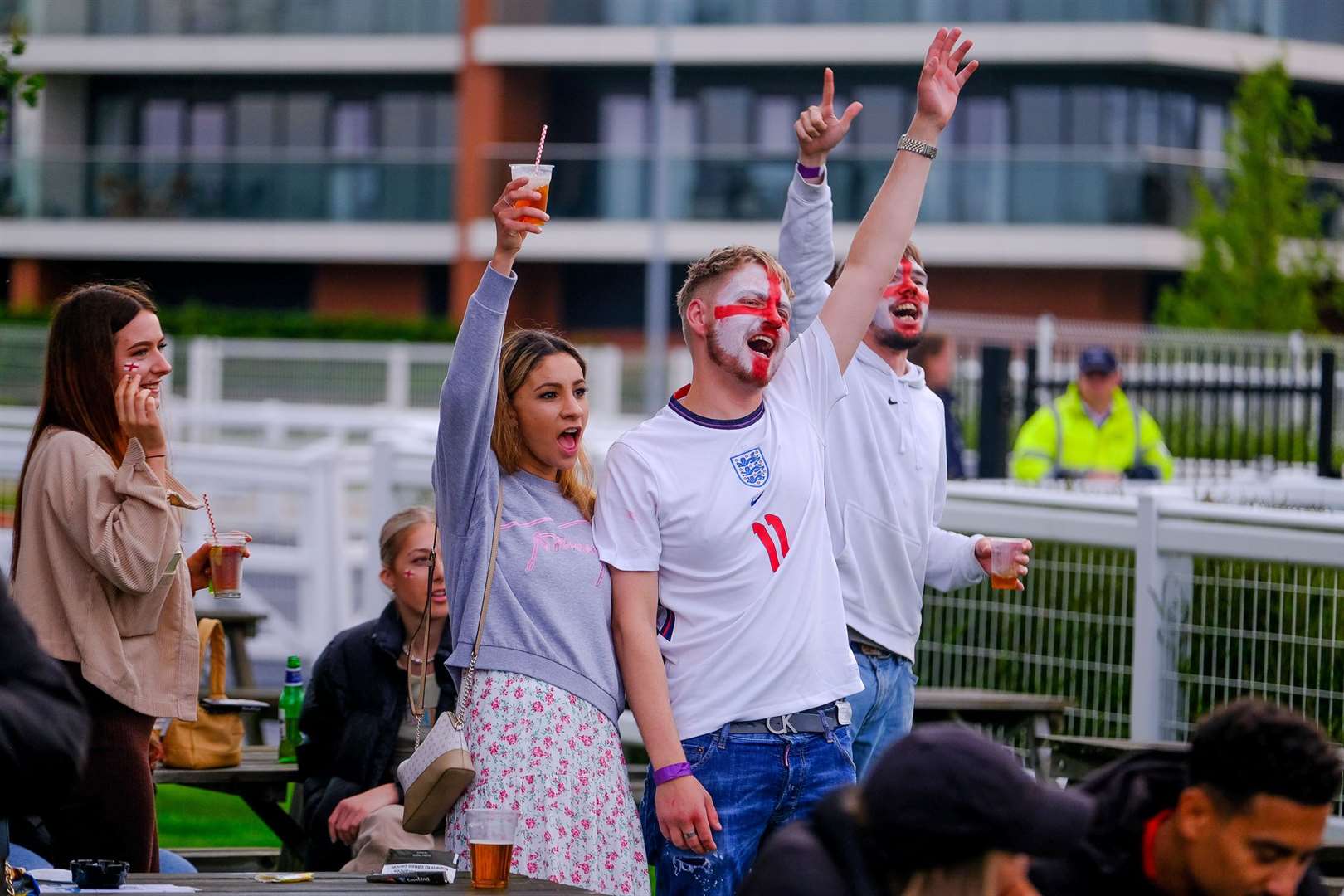 England fans watch the game at Newbury Racecourse.Ref: 28-0921.. (49112062)