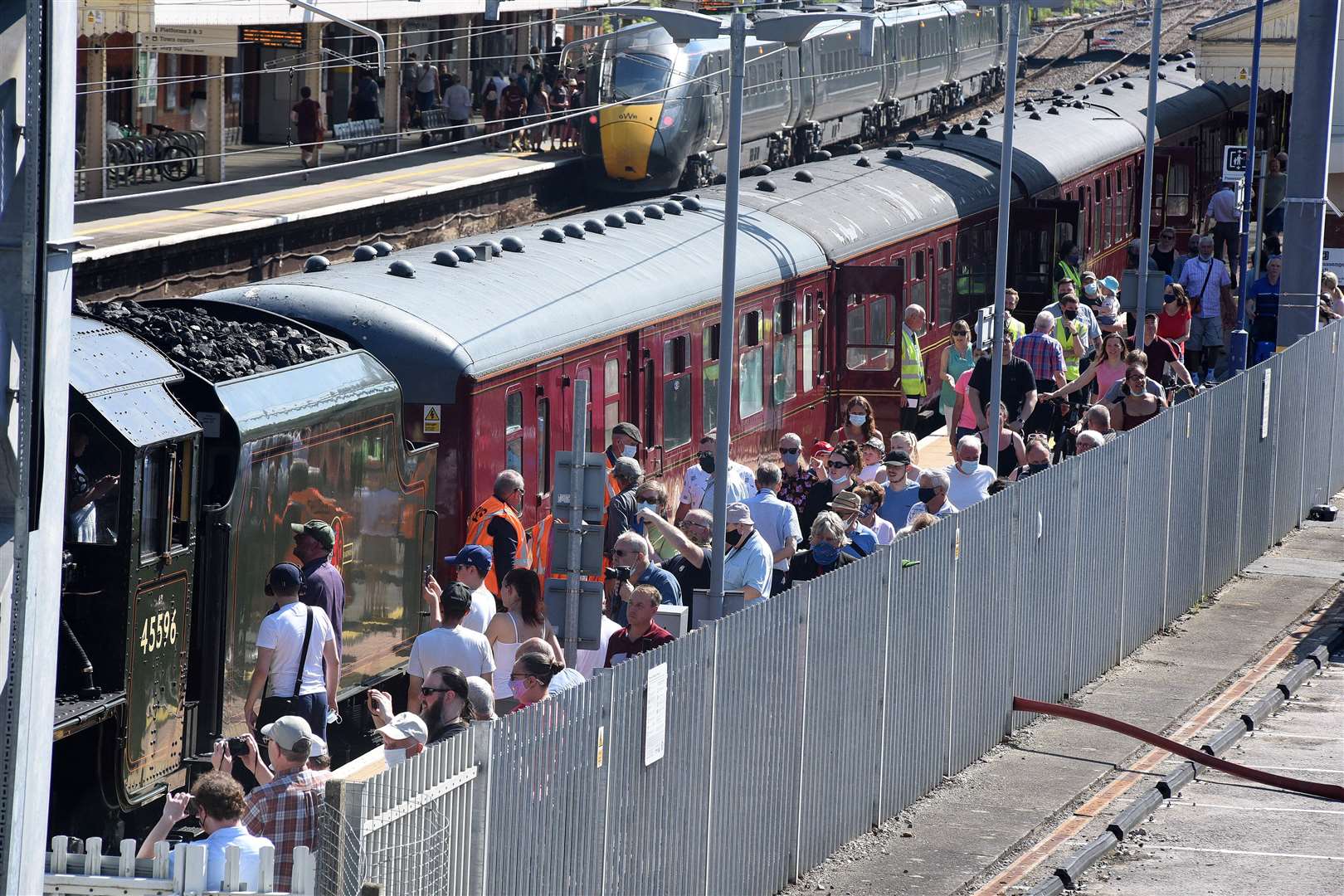 Crowds gather at Newbury Station where the 45596 Bahamas made a pit stop