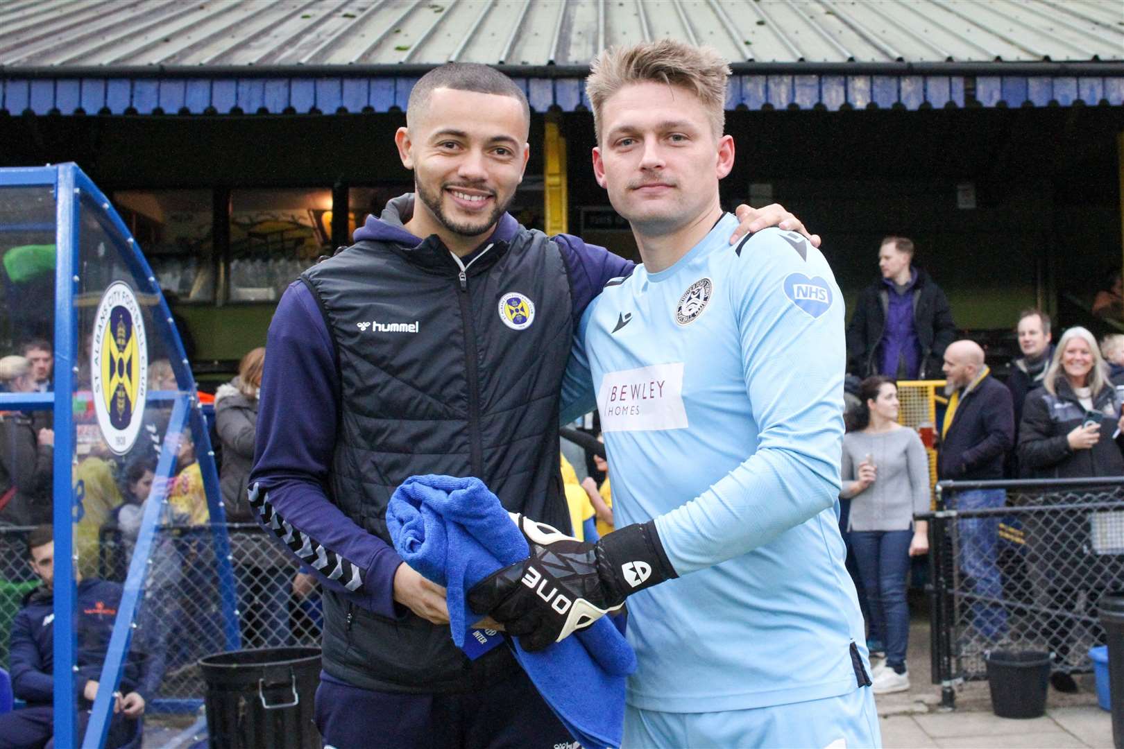 L’Inter risponde alla chiamata di Hungerford Town per sostituire l’asciugamano portafortuna del portiere di St Albans