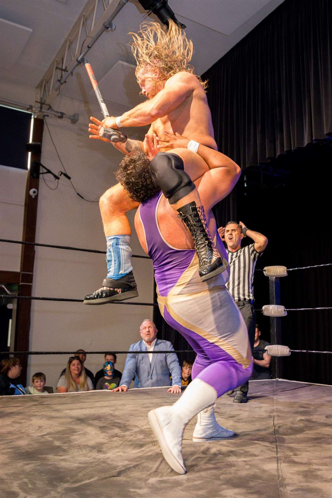 Saime Sahin and Chris Bronson in action at British Kingdom Pro Wrestling event in Thatcham - Photo: Emma Meek