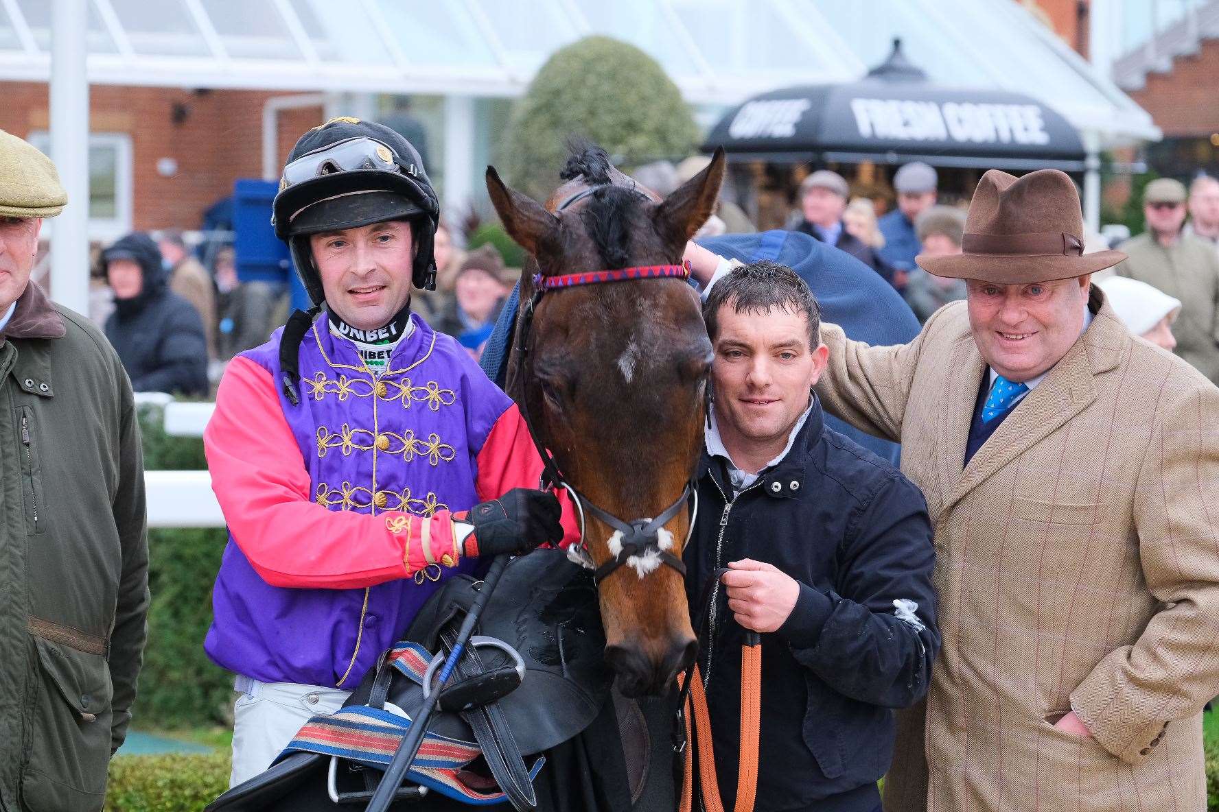 Kincardine put in a brilliant performance under jockey Nico de Boinville and trainer, Nicky Henderson.