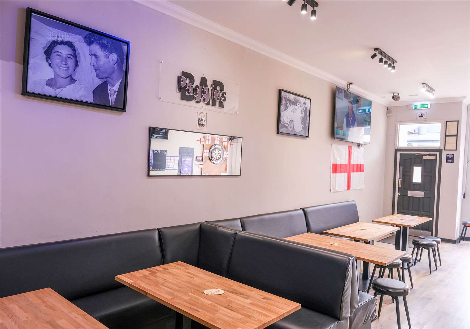 Paggies bar in Thatcham