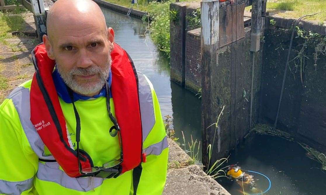 Rob Labus joining the team of divers undertaking repairs at Colthrop Lock on Friday. Credit: Canal & River Trust