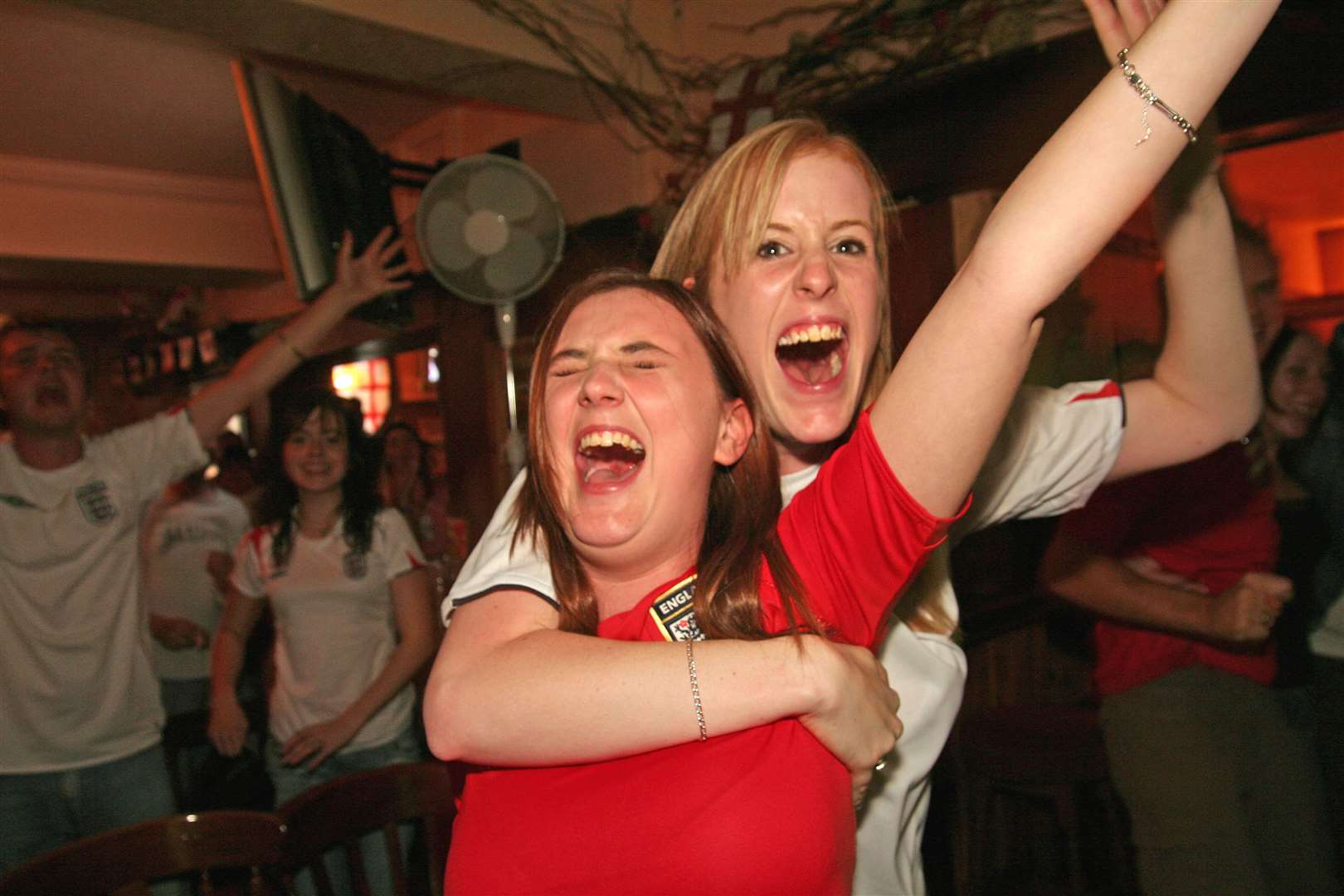 Win for England at the Berkshire Tavern in the World Cup 2006