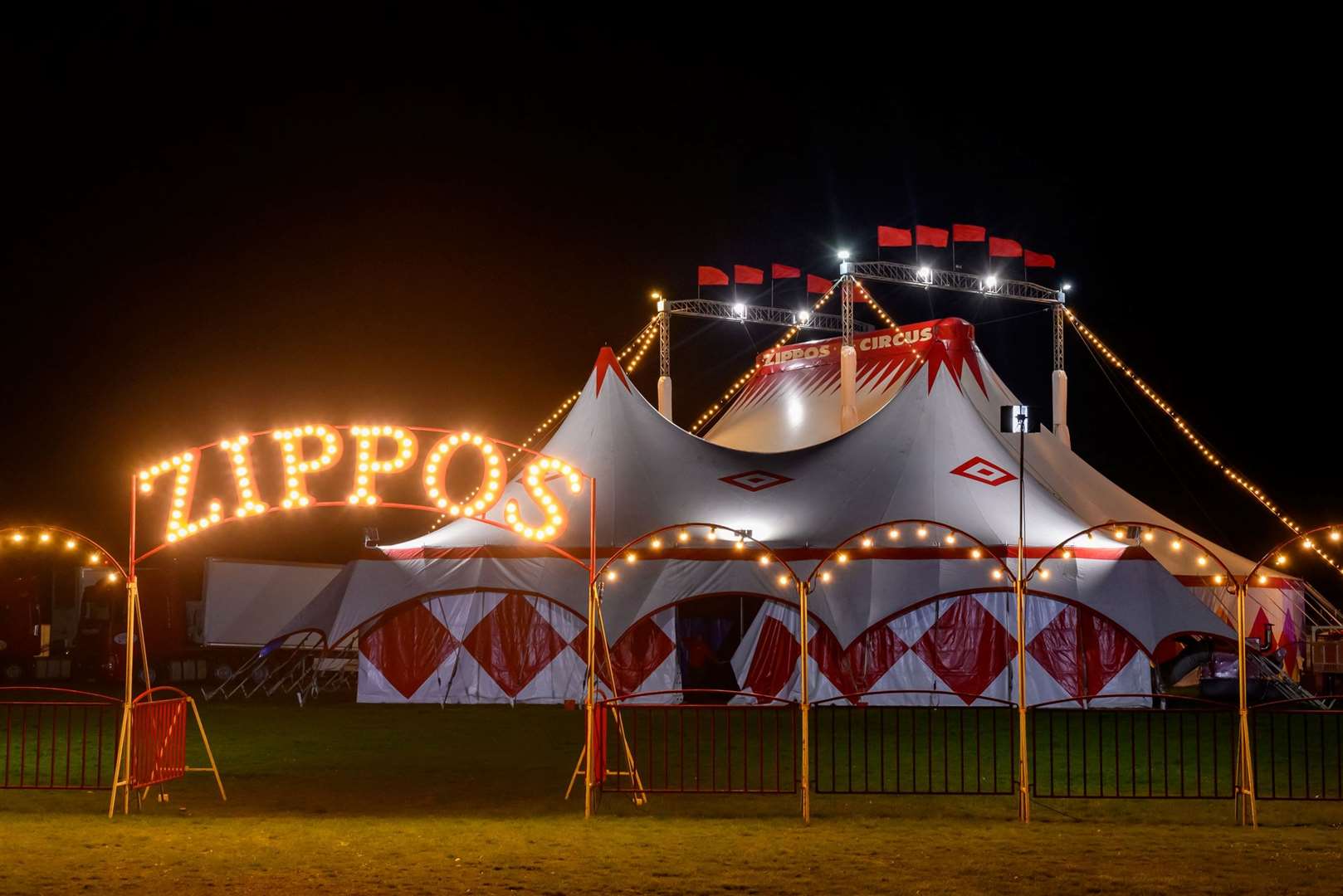Zippos Circus Big Top by night Picture by Piet-Hein Out https://www.circusphotographer.com/