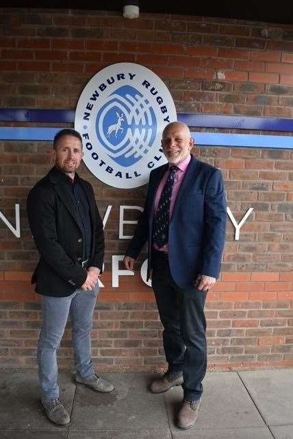 Shane Williams with club president David Jones (56571770)
