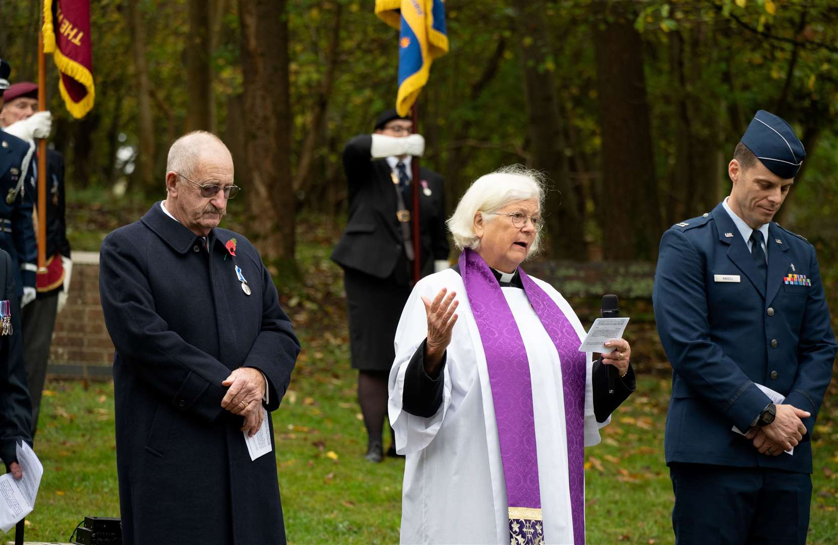 RAF Welford Historical Society chairman Alan Bovingdon-Cox and Julie Mintern, vicar of Lambourn, leading the service. Credit: Adam Enbal / USAF