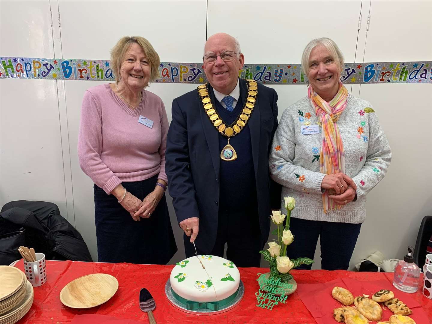 Mayor of Thatcham Jeff Brooks cutting the cake with Jane and Aileen Picture: Thatcham Cancer Support Charity