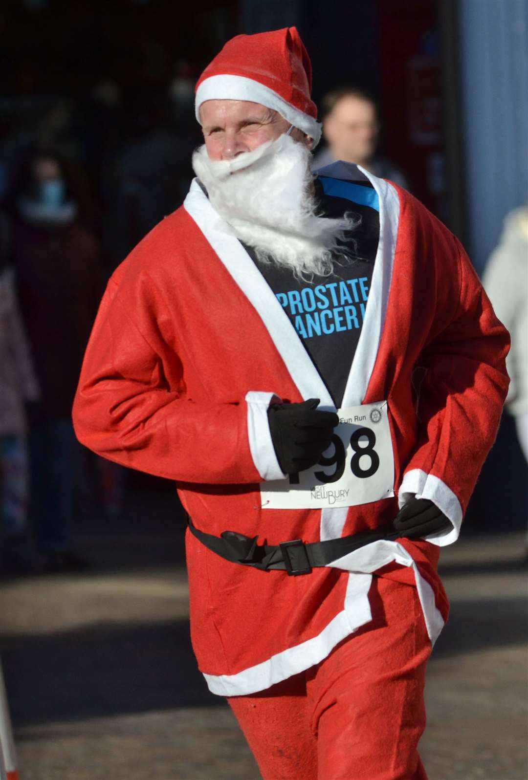 Newbury Santa Run pic chris forsey 28/11/21.Ref:48-1821. (53386167)