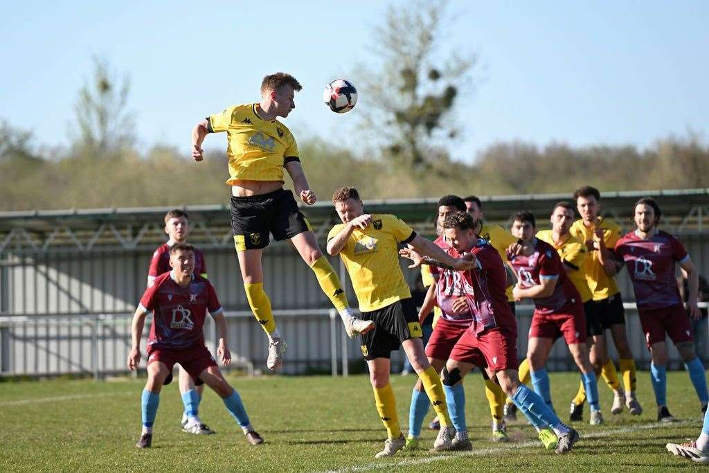 Tadley Calleva vs Horley Town - Photo: Rob Mellor