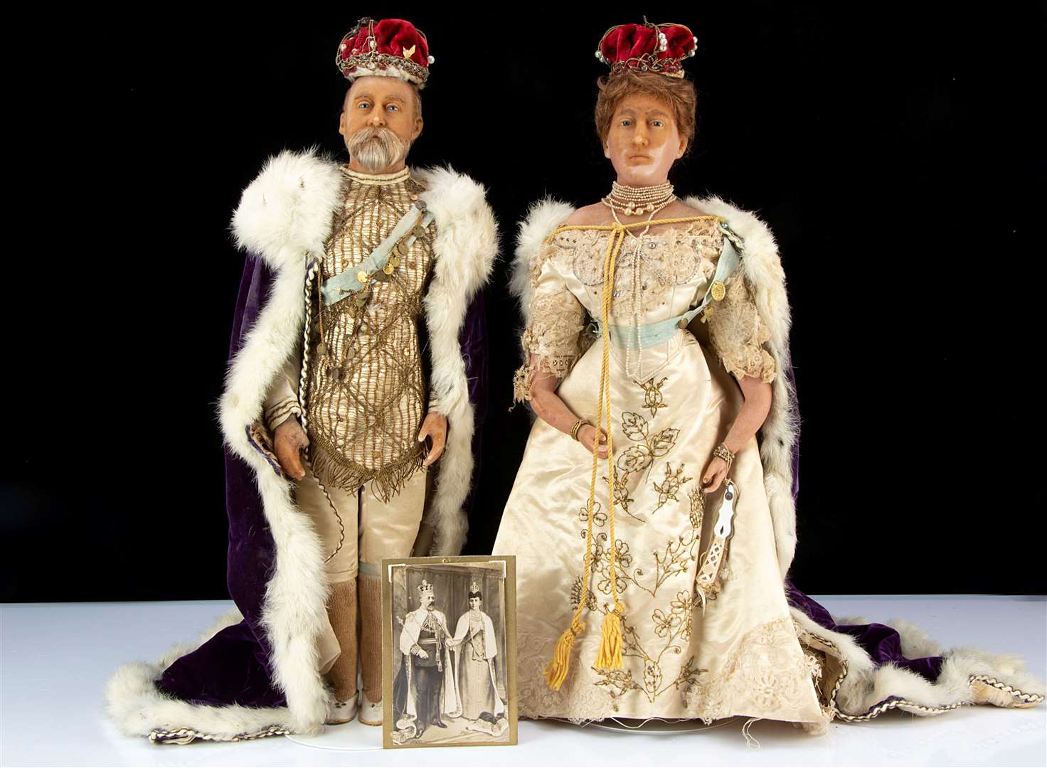 A very rare exhibition quality Pieroti wax shoulder-head King Edward VII and Queen Alexandra in Coronation Robes circa 1902 £1,500-2,000