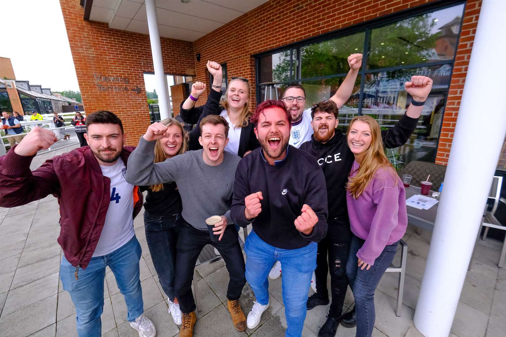 England fans watch the game at Newbury Racecourse.Ref: 28-0921.. (49112060)