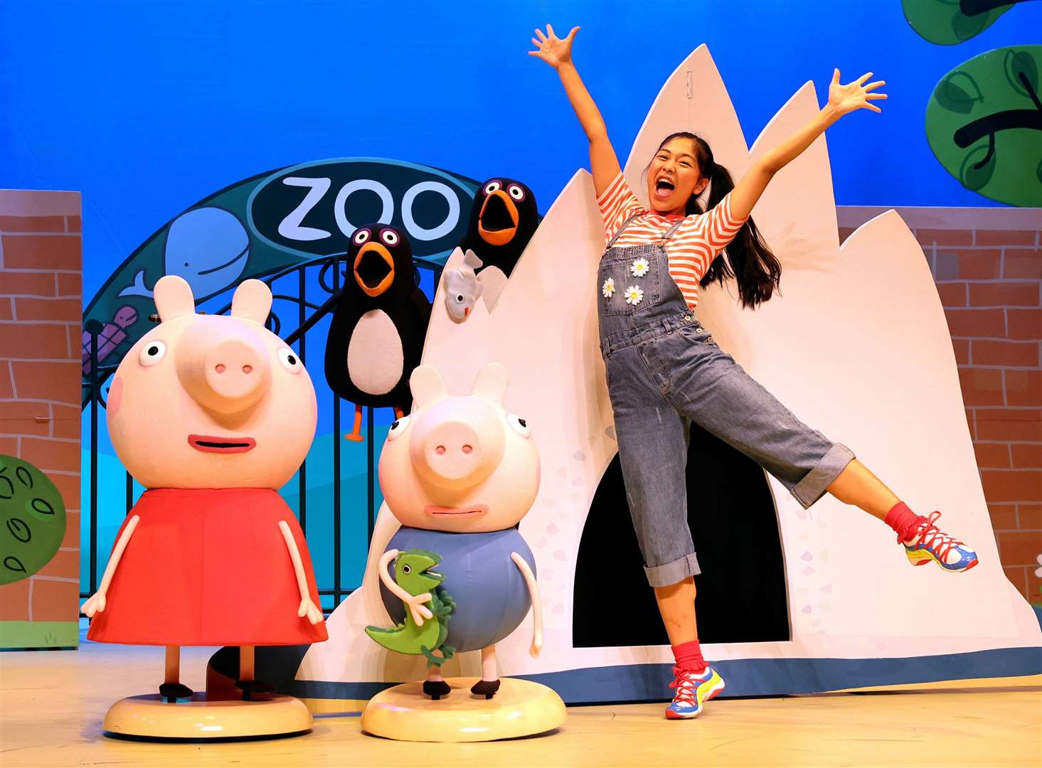 Join Peppa, along with her family and friends as they go to the zoo and also the beach for a special party- it’s going to be an exciting and fun packed day