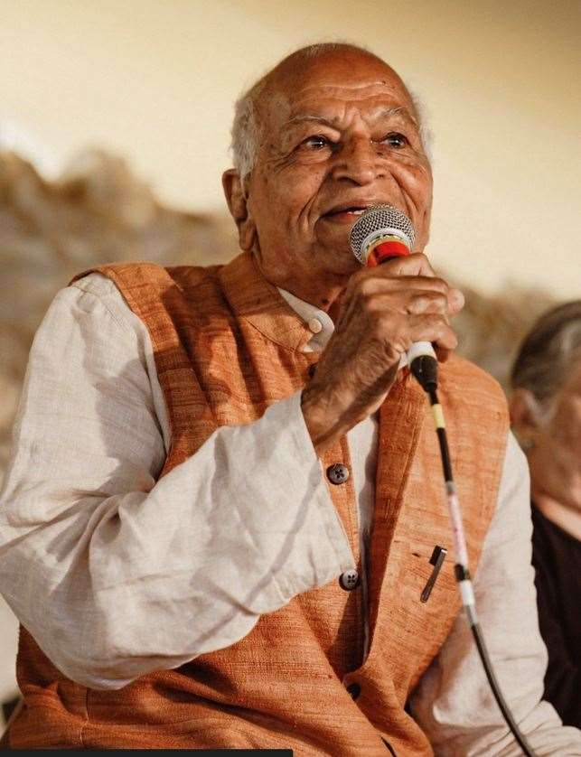 Well Read At Wasing - Satish Kumar - Photo: Satish Kumar