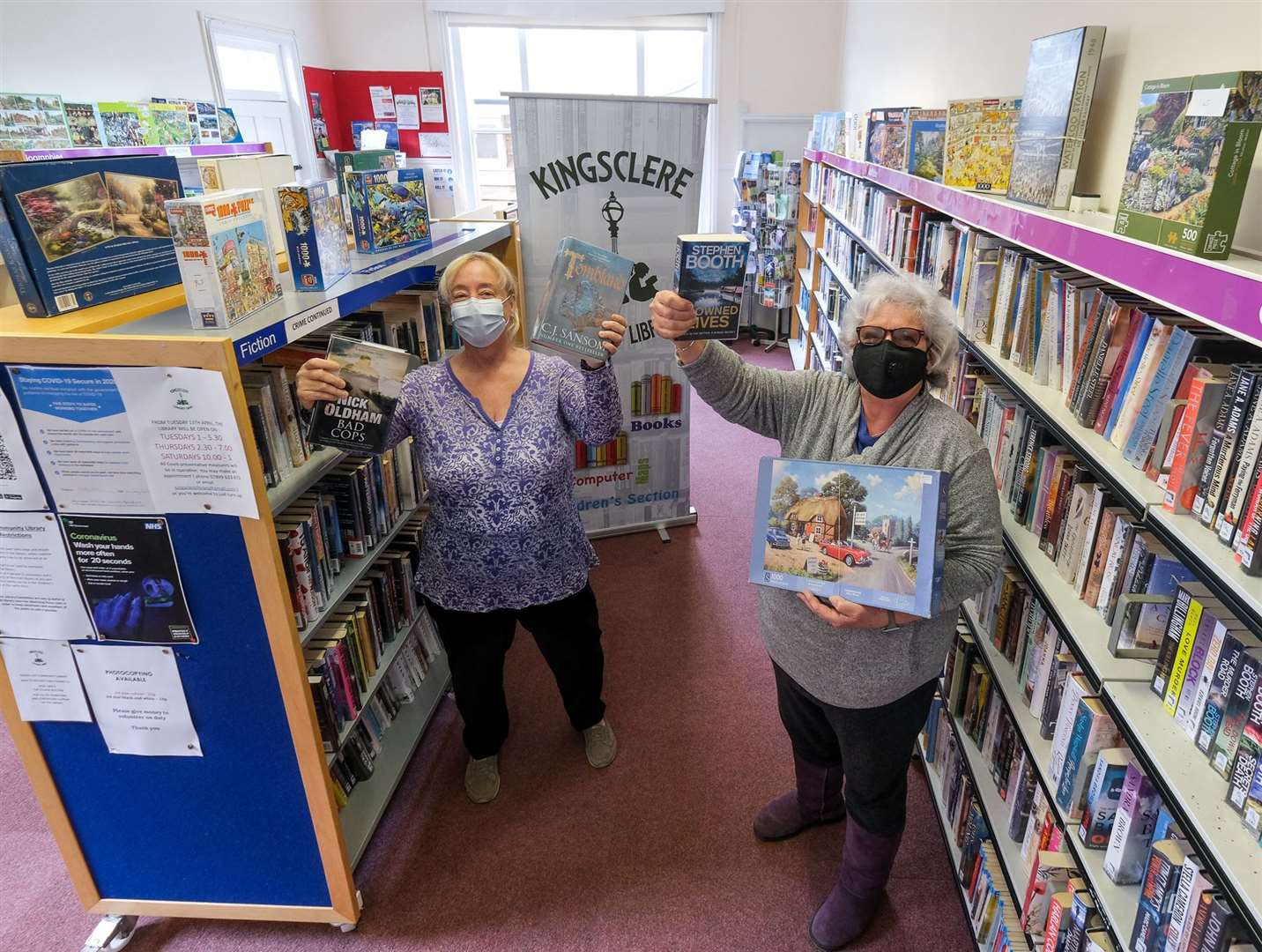 Kingsclere community library opens - Nicki Lee and Lucinda Thursfield - management committee Picture by Phil Cannings (46322066)