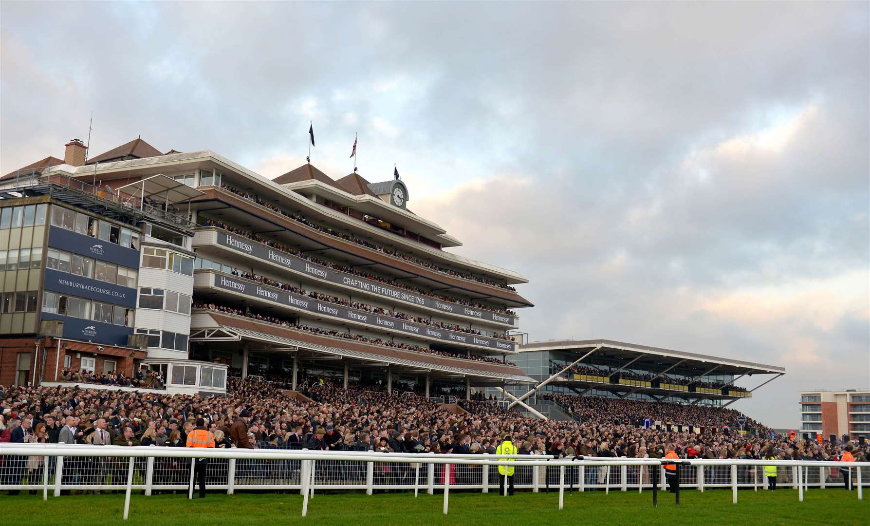 The Gold Cup returns to Newbury Racecourse Ref: 48-1016J
