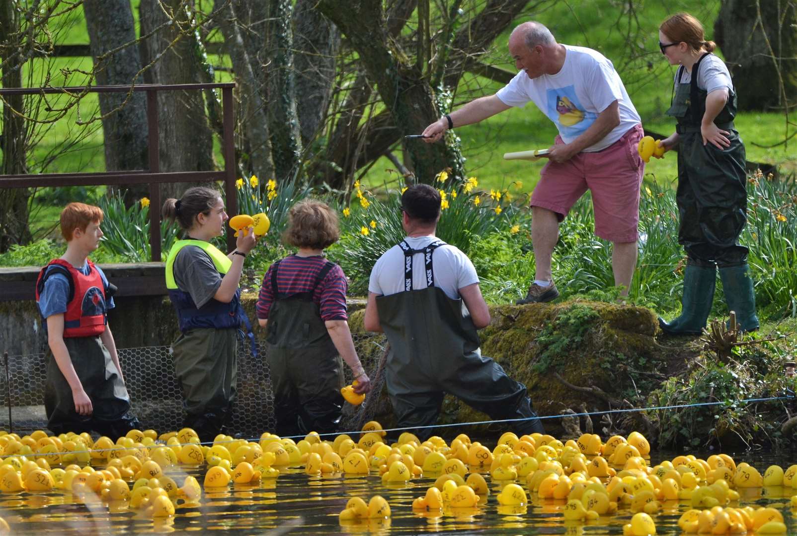 East Shefford duck derby. (56131378)
