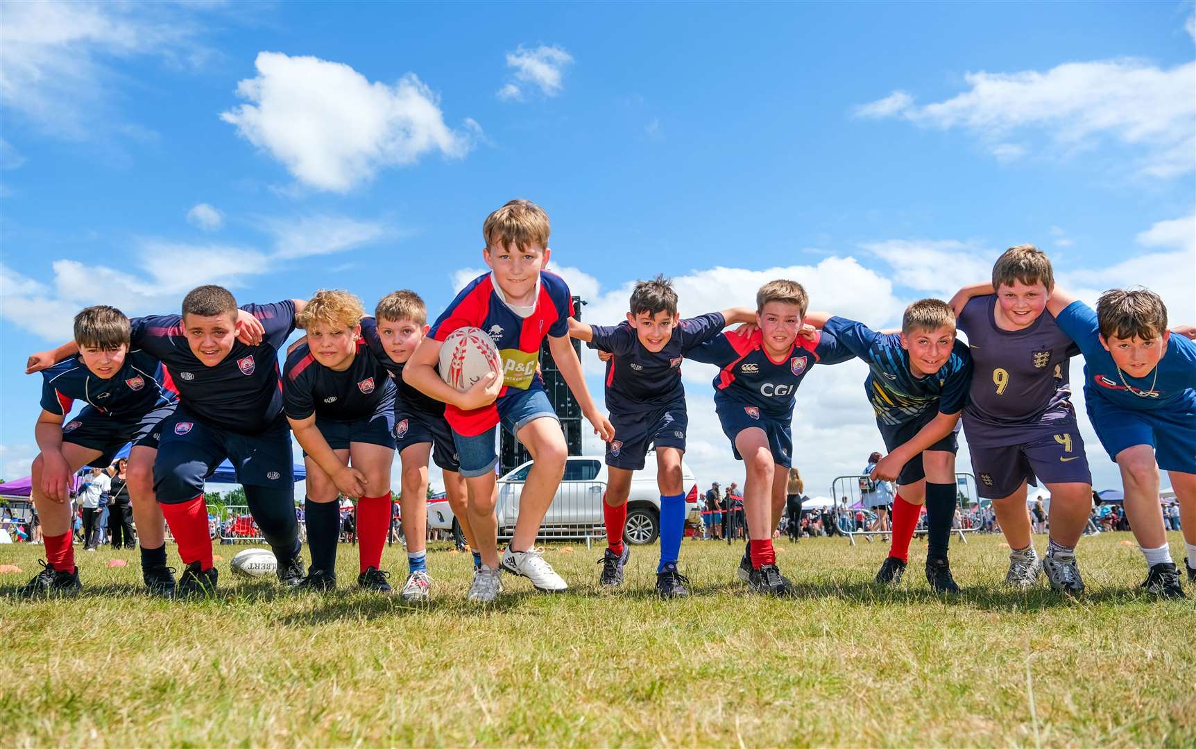 Thatcham Rugby Club under 11/12s doing a tag rugby demo