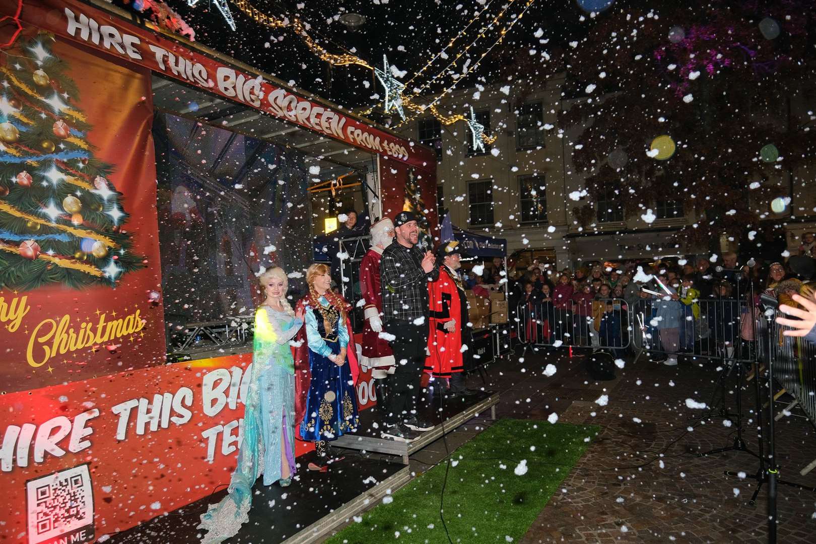 Count down to the Christmas lights switch on