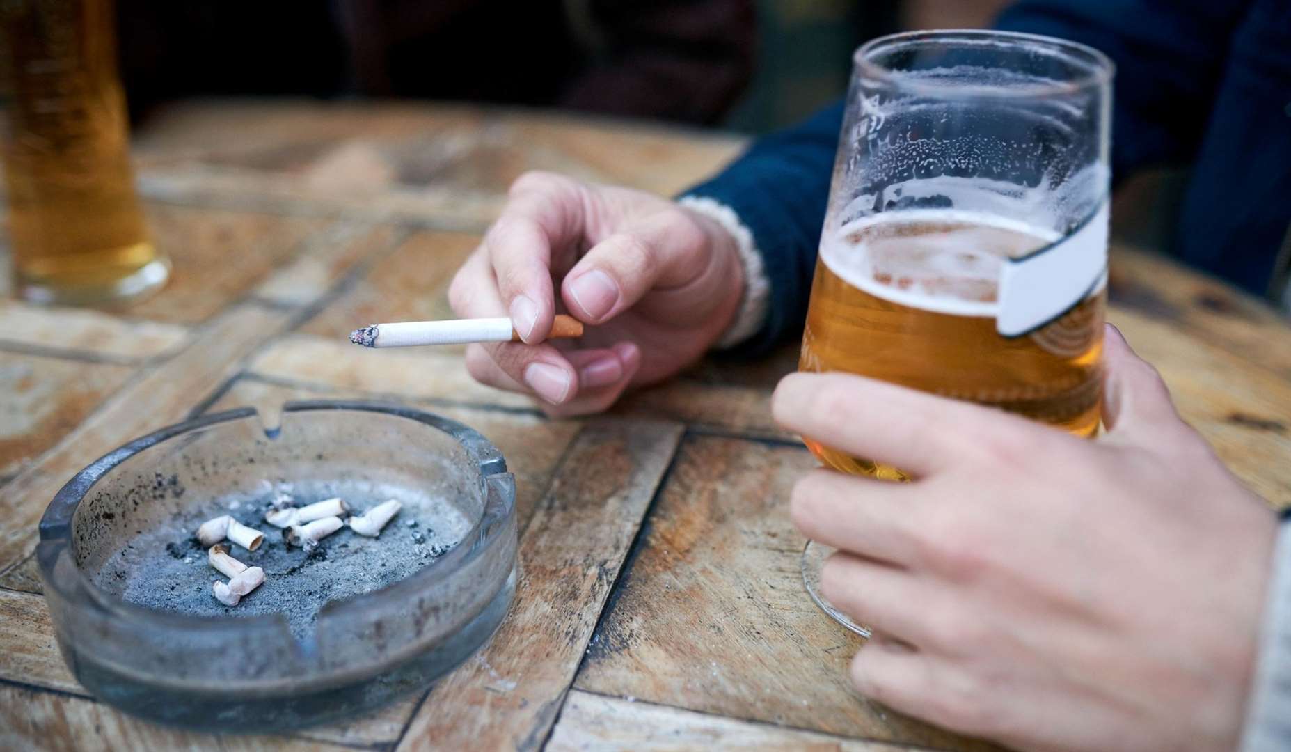 Smoking and heavy drinking are both significant risk factors for heart attacks