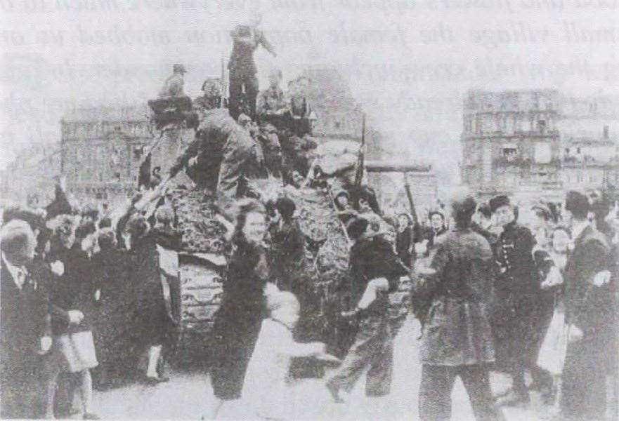 Mr Newton and his tank crew welcomed by crowds of French citizens at Lille