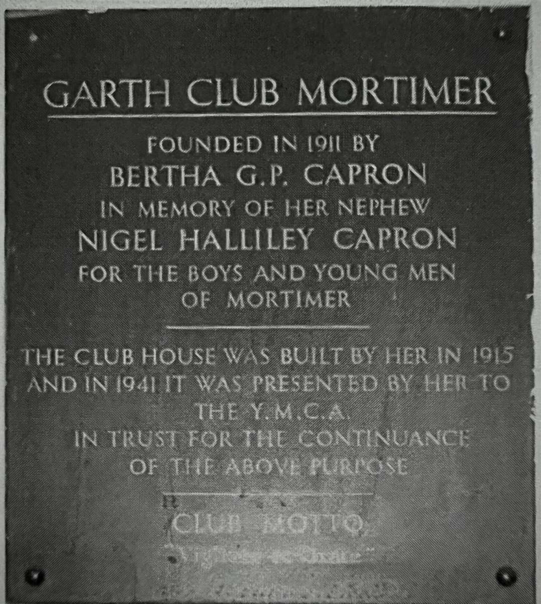 Plaque dedicated to the Garth Club Hall, Mortimer. Credit: Nick Carter