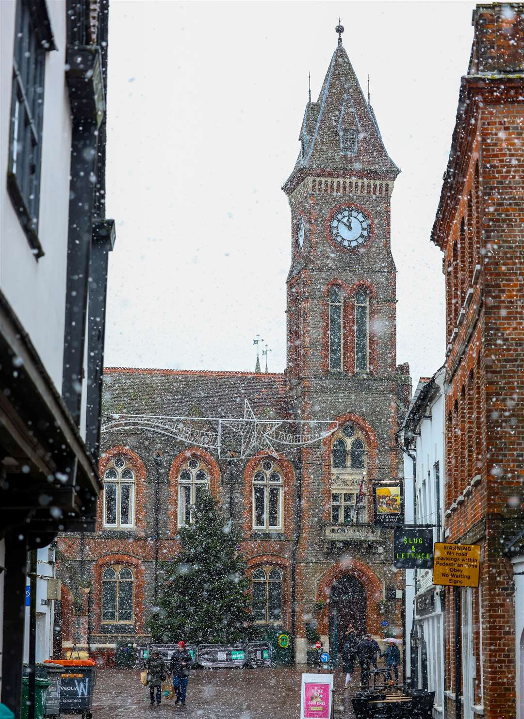 Snowing in Newbury
