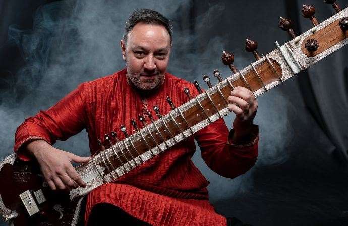 Jonathan Mayer sitar