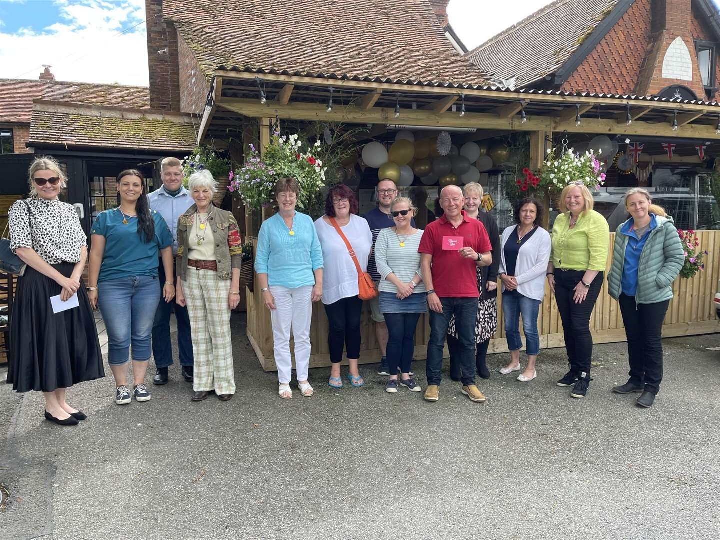 Laura Farris MP and the volunteers.