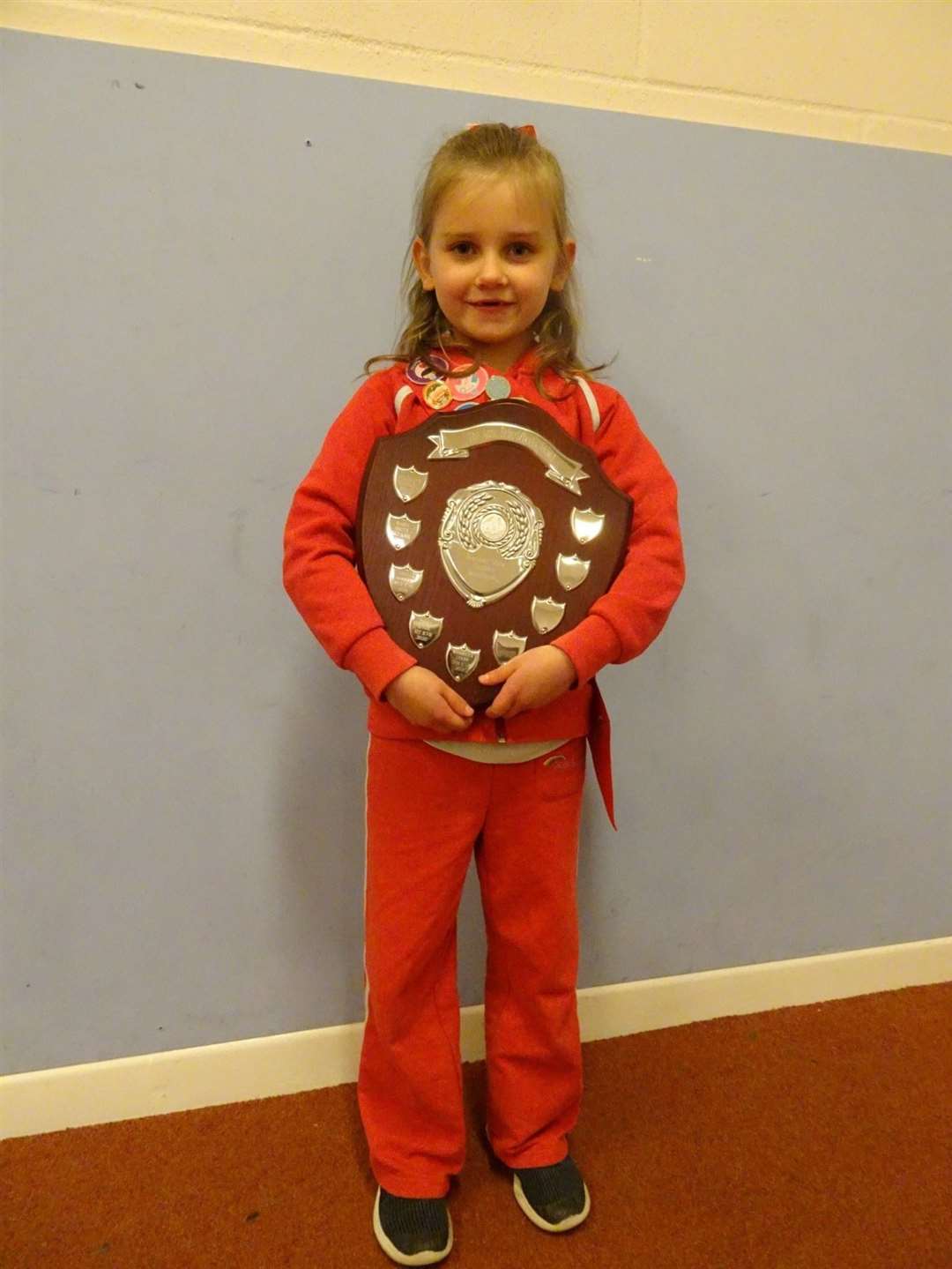 Isabelle Stepp,6, with her award. (53137458)
