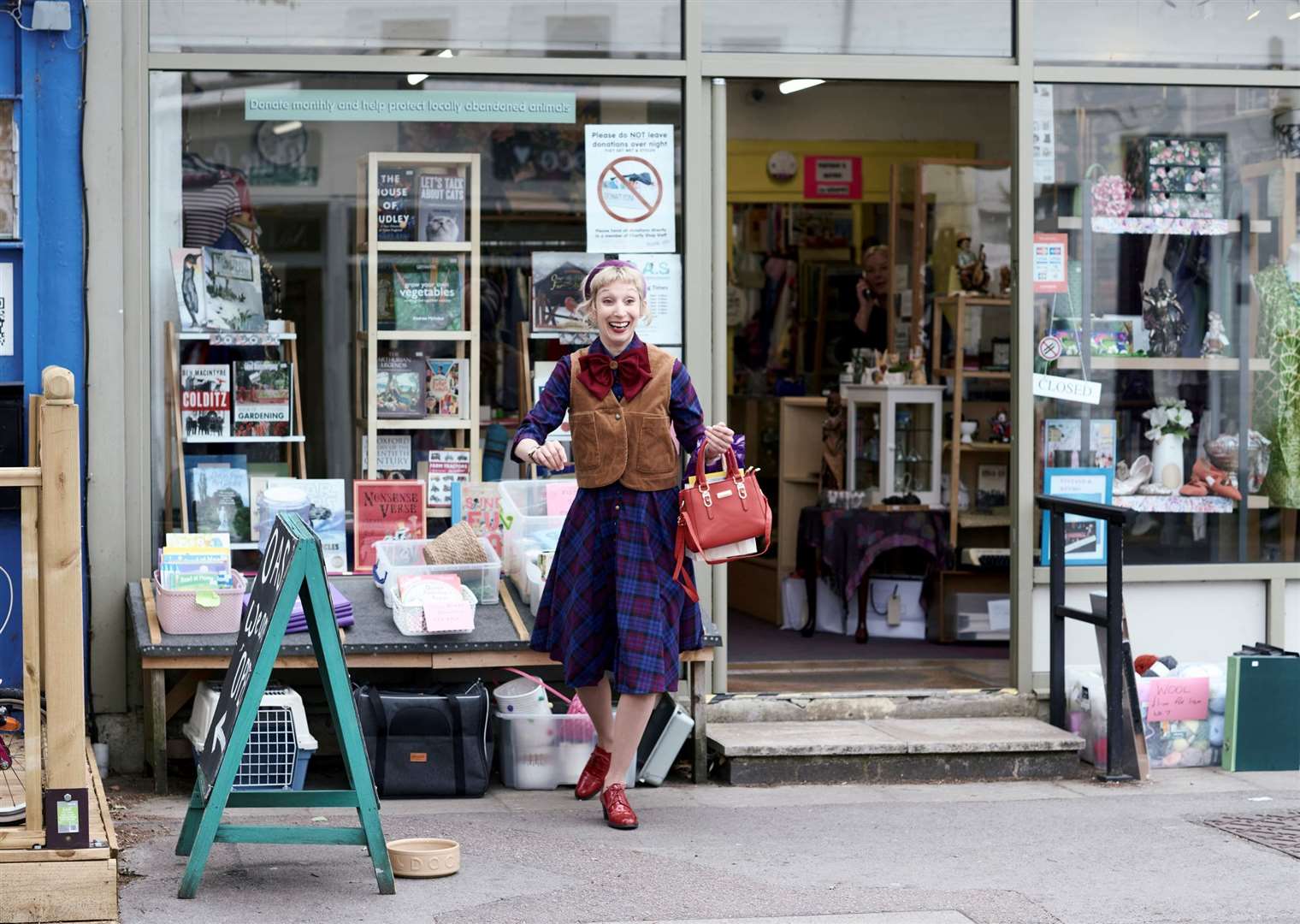 Creation Theatre SHERLOCK IN SUMMERTOWN Pic: Geraint Lewis