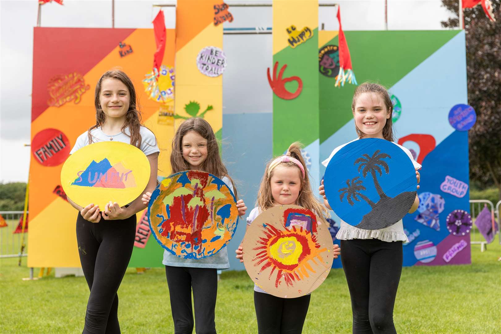 Children display their artwork at Thatcham Visions of Recovery (49117932)