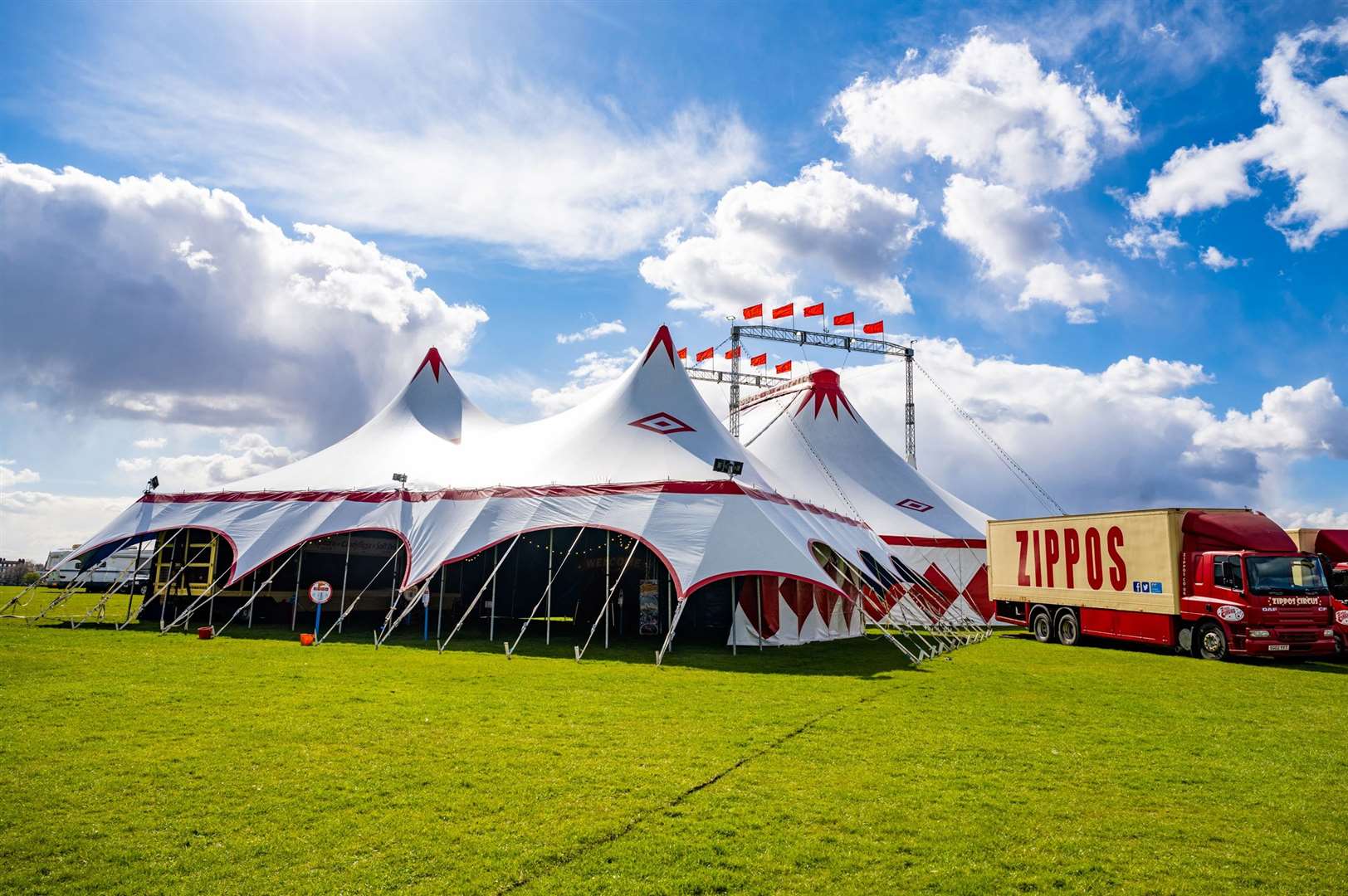 Zippos Circus Picture by Piet-Hein Out https://www.circusphotographer.com/