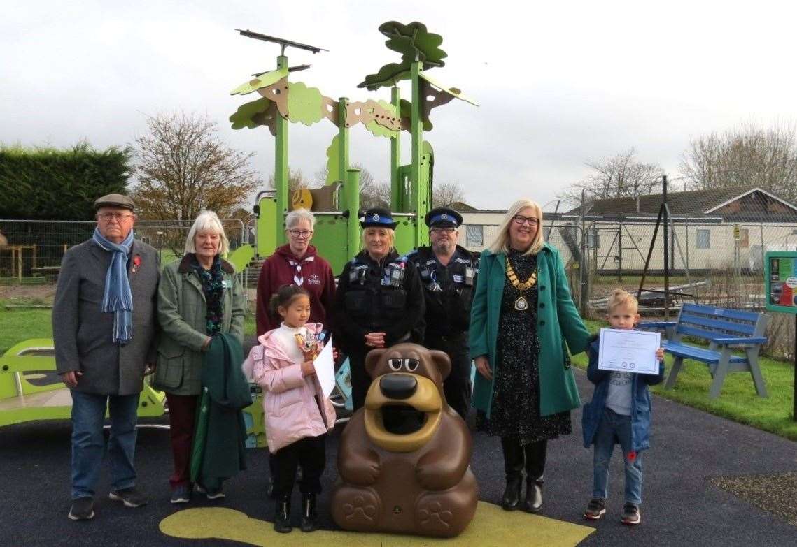 Community groups posing with ‘Binny the Bear’, the latest addition to the Queen Elizabeth Playground in Thatcham
