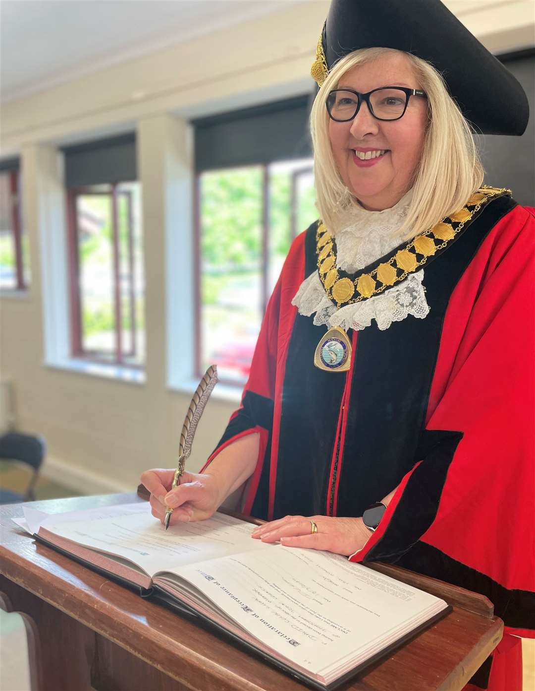 New Mayor of Thatcham, Suzanne Adamantos, signing the Declaration of Acceptance of Office. Credit: Thatcham Town Council