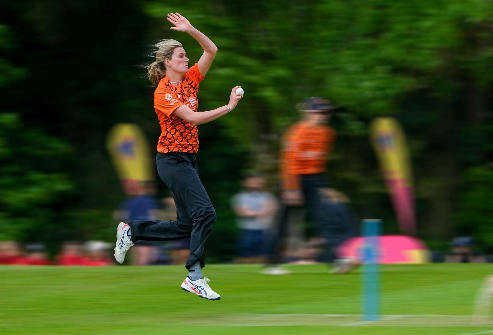 Lauren Bell in action as Falkland Cricket Club host Southern Vipers against South East Stars. Pictures by Phil Cannings