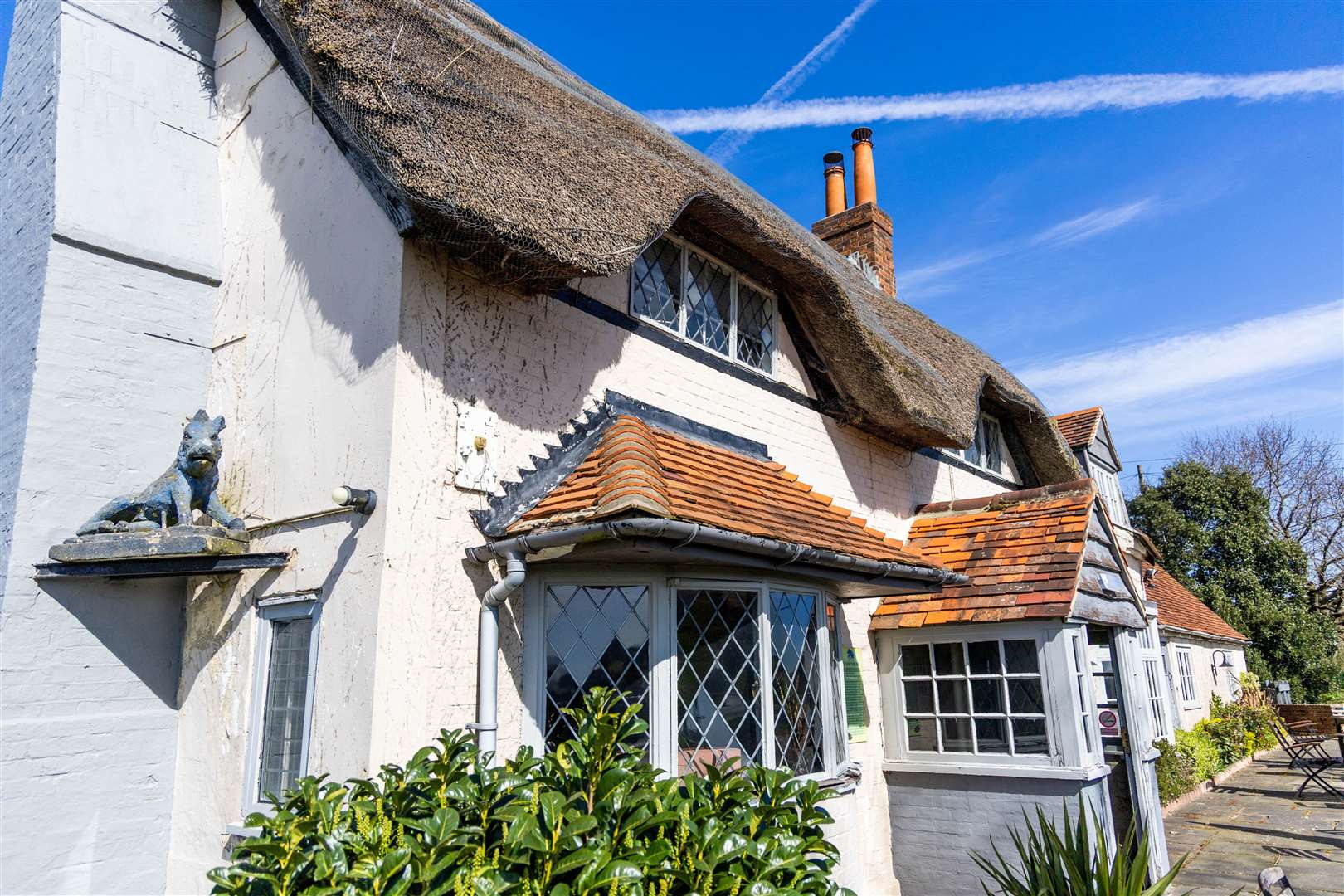 The blue boar statue prominently display on the inn bearing its name