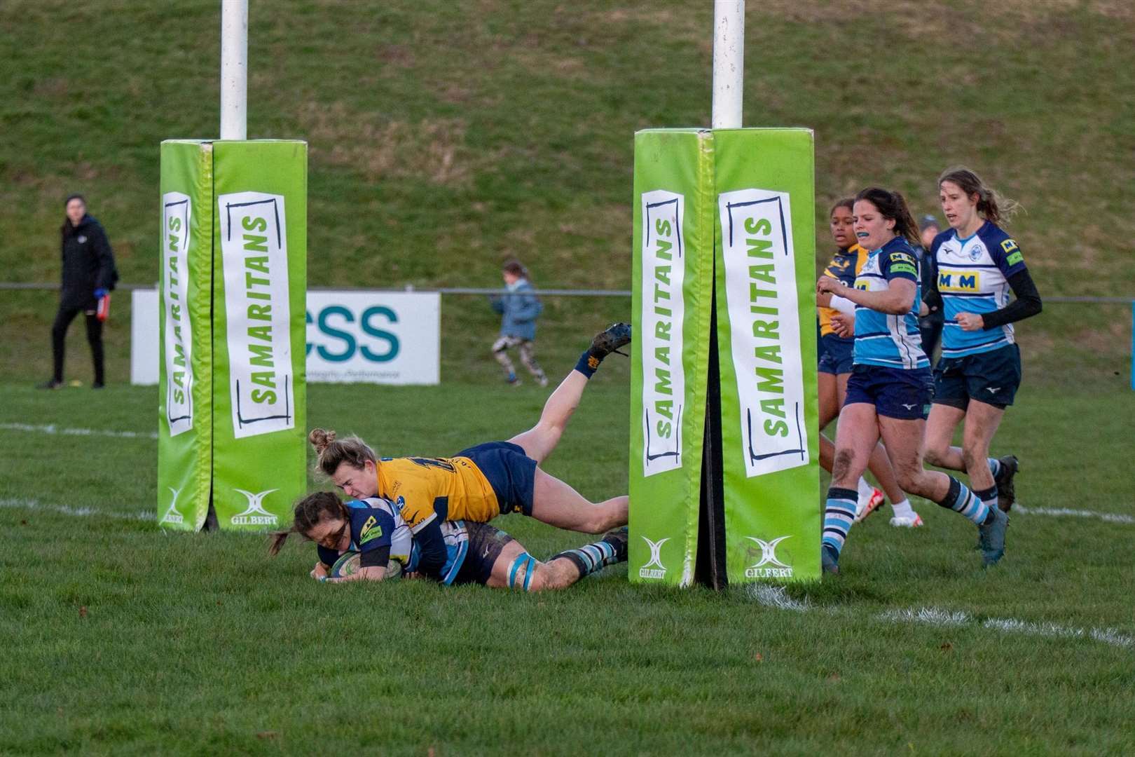 Meg Horwood goes over to score Newbury's try. Picture by Alastair Gray