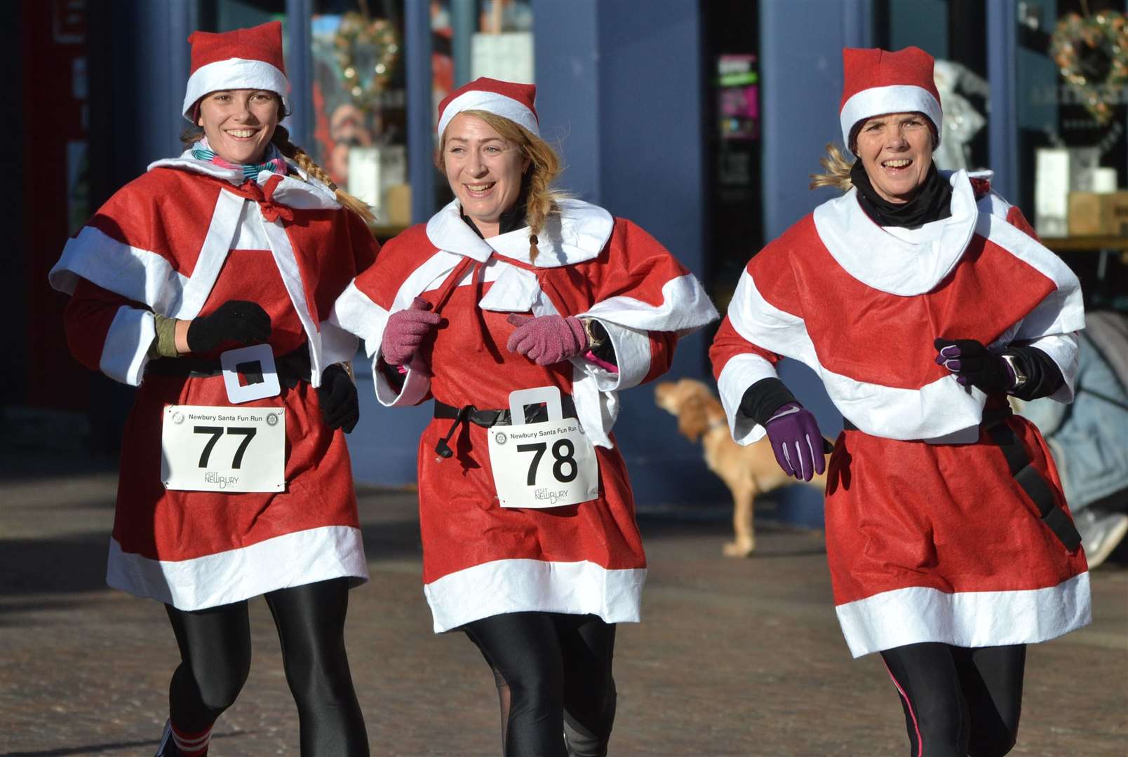 Newbury Santa Run pic chris forsey 28/11/21.Ref:48-1821. (53386170)