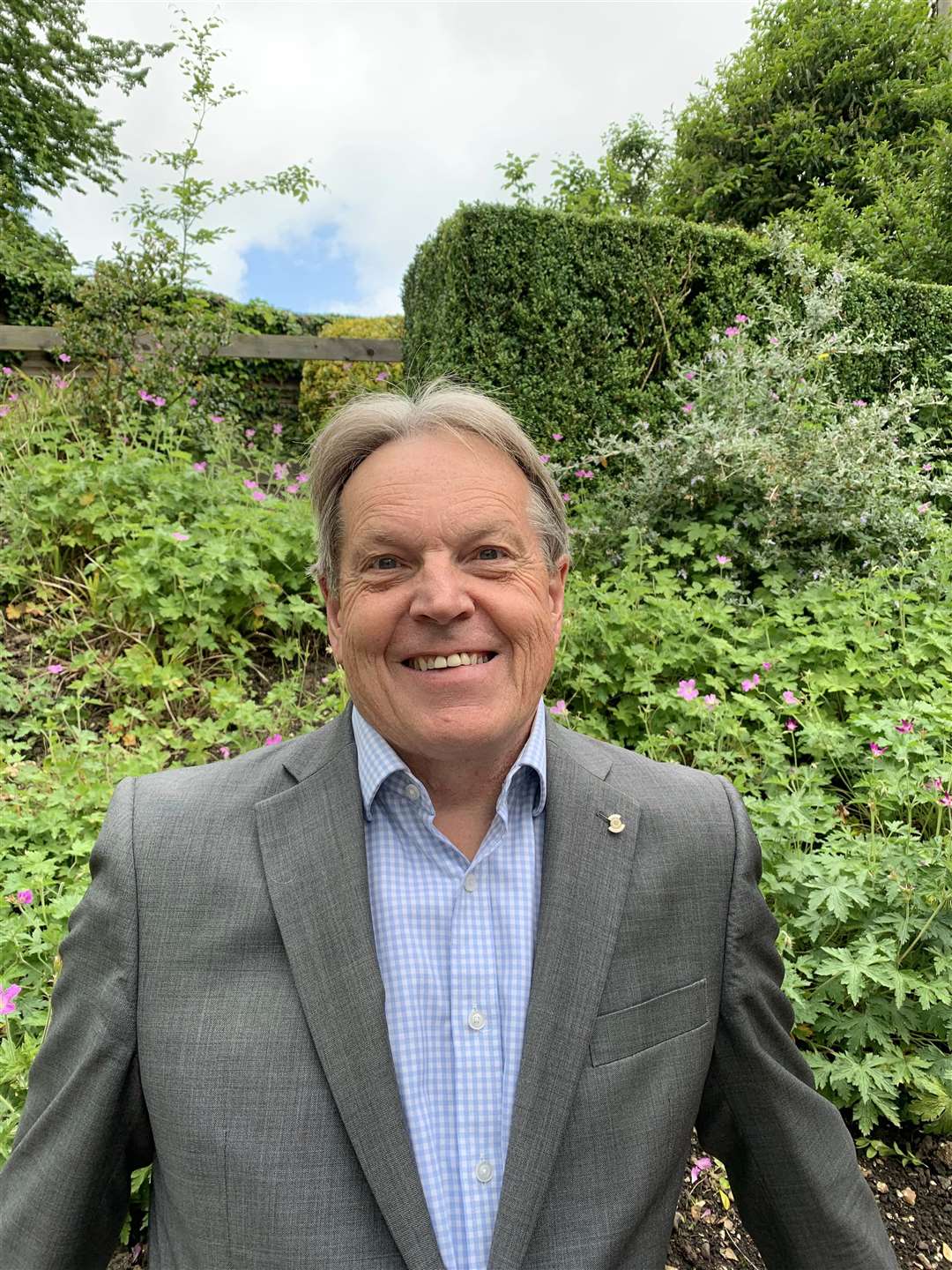 Julian Dickins (57449701)